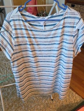 Market & Spruce Bravyan Button Back Detail Knit Top